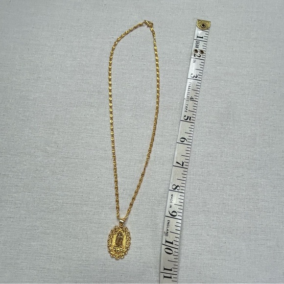 Gold Chain Virgin Mary Mob-Wife Rose Border Pendant Necklace - Picture 4 of 9